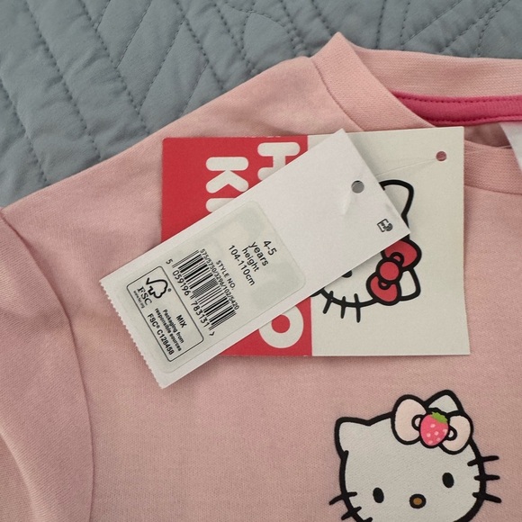 NWT 4-5T Hello Kitty Pink Strawberry Kids Play Clothes Set - Picture 2 of 4